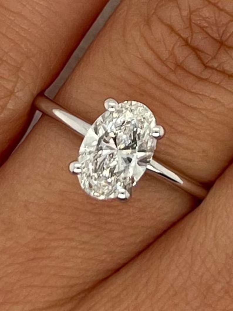 1.0 CT Oval Solitaire CVD E/VS2 Diamond Engagement Ring